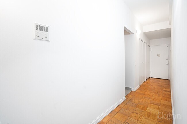 Building Photo - 201 E 69th St