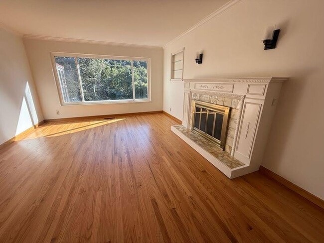 Building Photo - Charming 3-4 Bed/3 Bath Home in Belmont wi...
