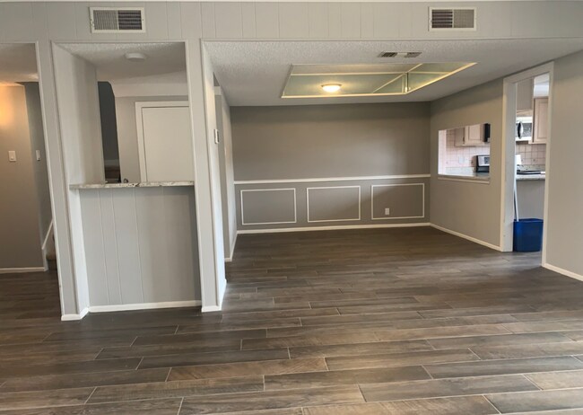 Building Photo - 5838 Royal Bend