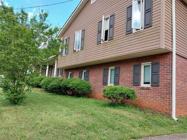 Foto del edificio - 1730 Cedar Grove Dr