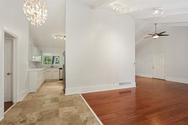 Building Photo - 4131 Glen Devon Dr NW