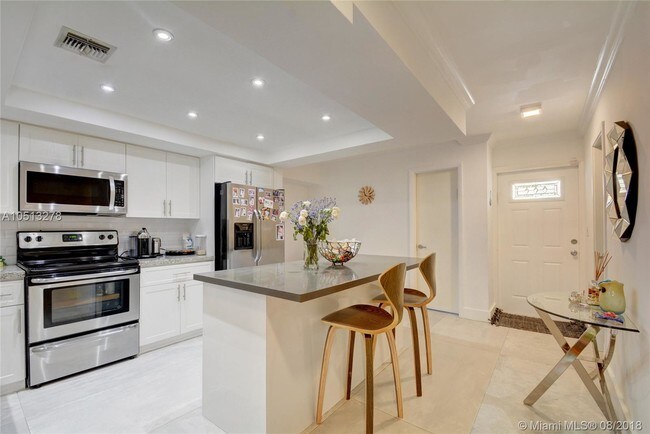 Foto del edificio - 20460 NE 34th Ct