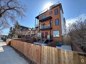 Building Photo - 378 Wardlaw Av