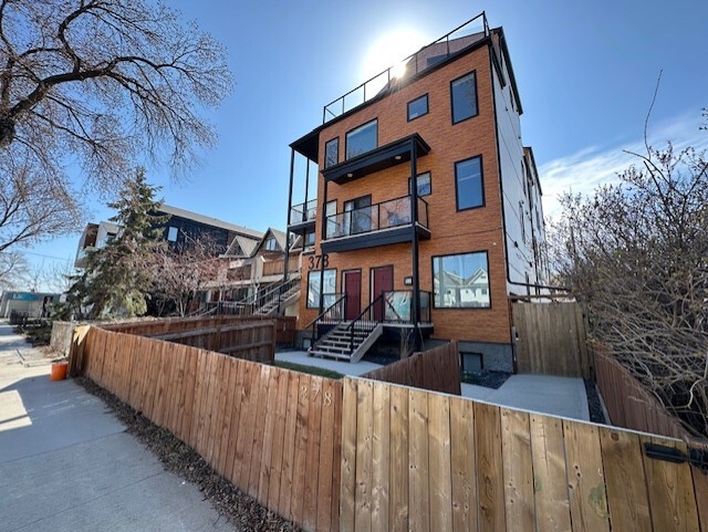 Primary Photo - 378 Wardlaw Av