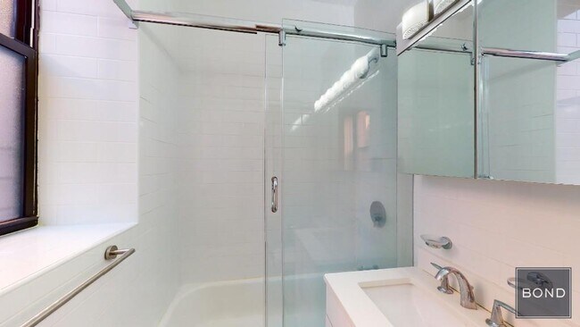 Building Photo - 200 W 58th St