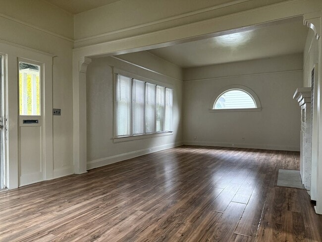 Photo - Endearing 2/1 Available Now!!! House