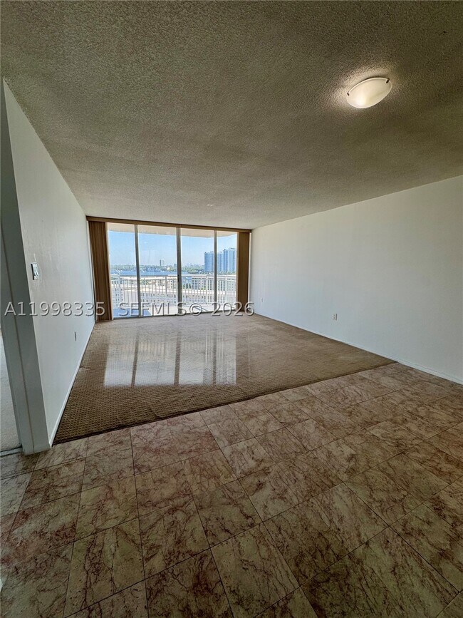 Foto del edificio - 18011 Biscayne Blvd