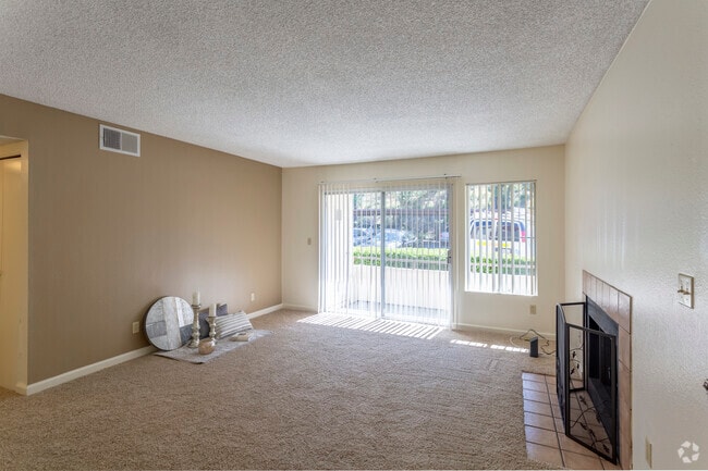 2 BR, 2 BA - 1007 SF - Sommerset