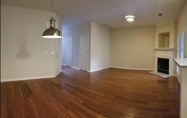 Building Photo - 10814 Princeton Village Dr