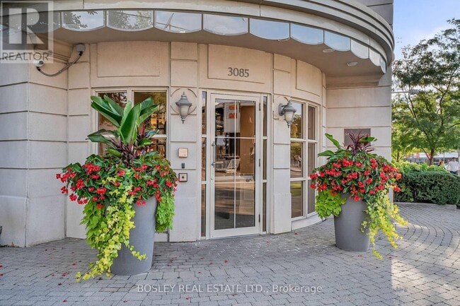 Building Photo - 3085 Bloor St W