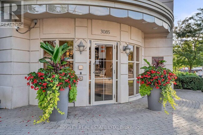 Photo du bâtiment - 3085 Bloor St W