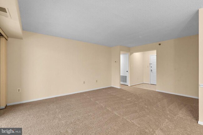 Foto del edificio - 15100 Interlachen Dr