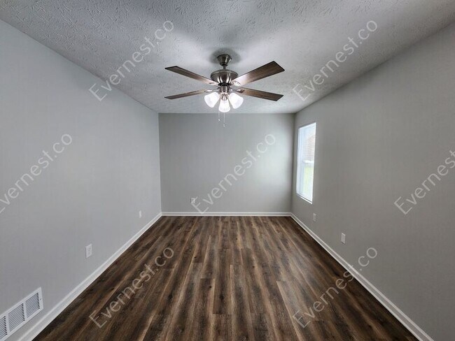 Foto del edificio - 1235 Creek View Ct