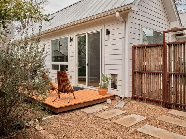 Building Photo - 910 Gullett St