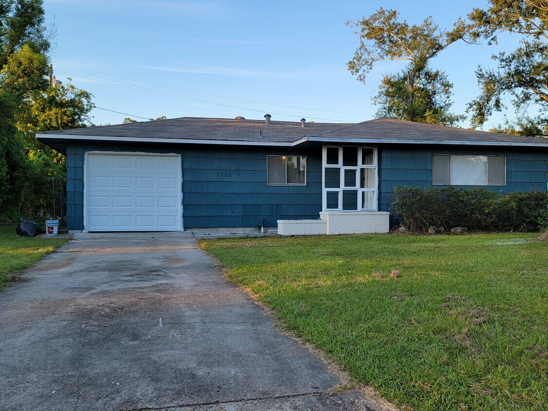 2300 Monterrey Dr, Orange, TX 77630 House Rental in Orange, TX