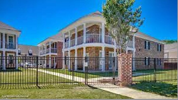Foto del edificio - 1303 Cloverdale Rd
