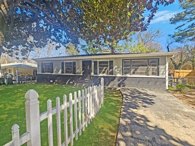 Foto del edificio - 4/2 Ranch with Fenced Yard - Housing Vouch...