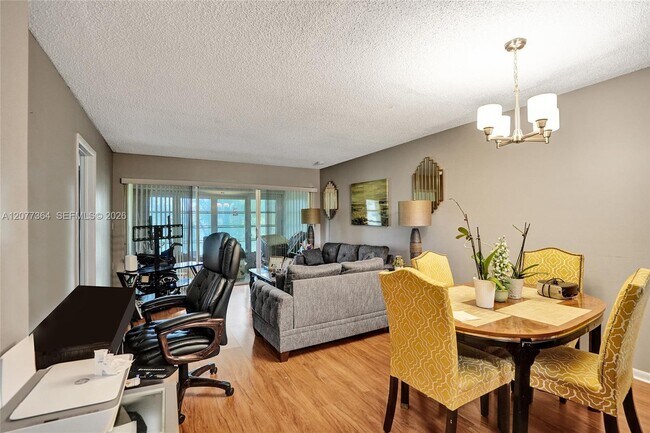 Foto del edificio - 5961 NW 61st Ave