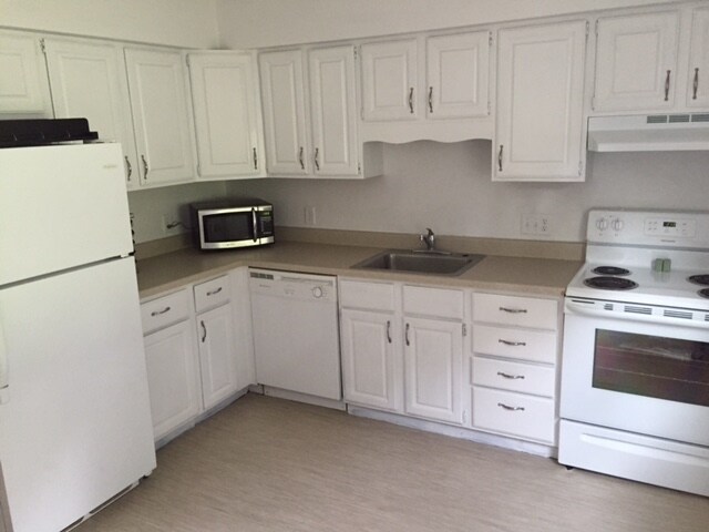 Interior Photo - 2101 Division St