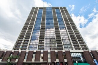 Building Photo - 1636 N Wells St