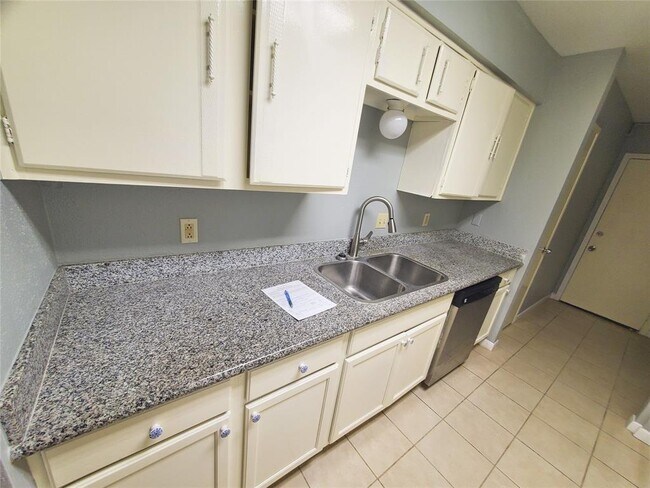 Foto del edificio - 12816 Shannon Hills Dr