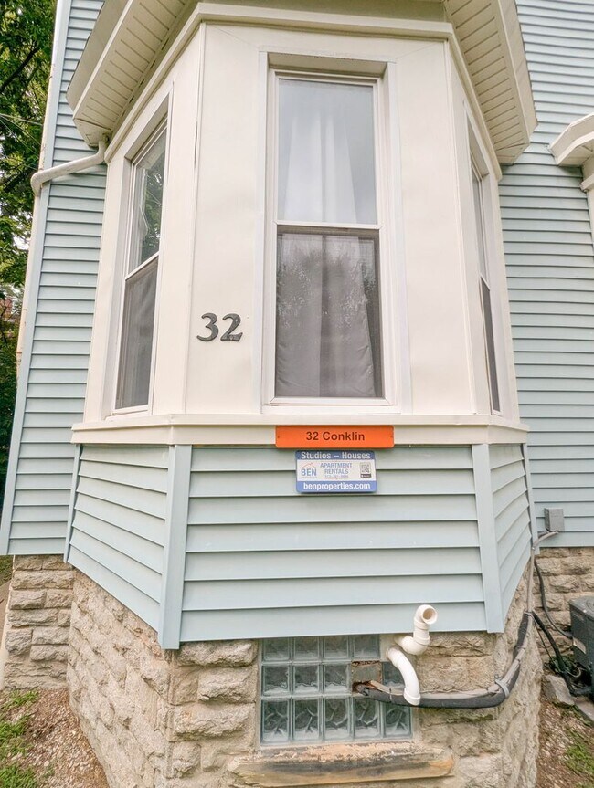 Foto del edificio - 32 Conklin St