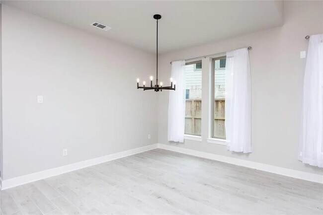 Foto del edificio - 24130 Elkhorn Gln Ln