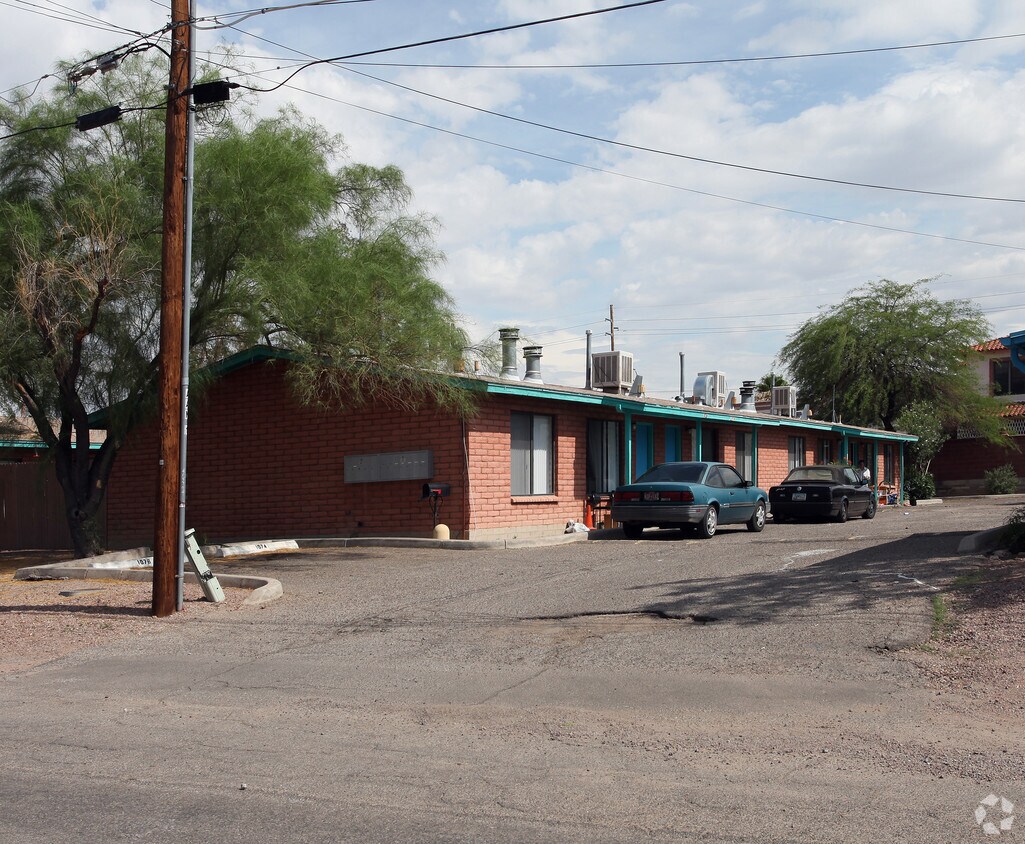 Primary Photo - 1050-1088 E Navajo Rd