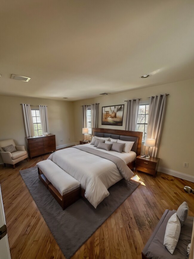 Foto del edificio - Spacious 3 bdrm house with 1.5 baths located in Seymour....