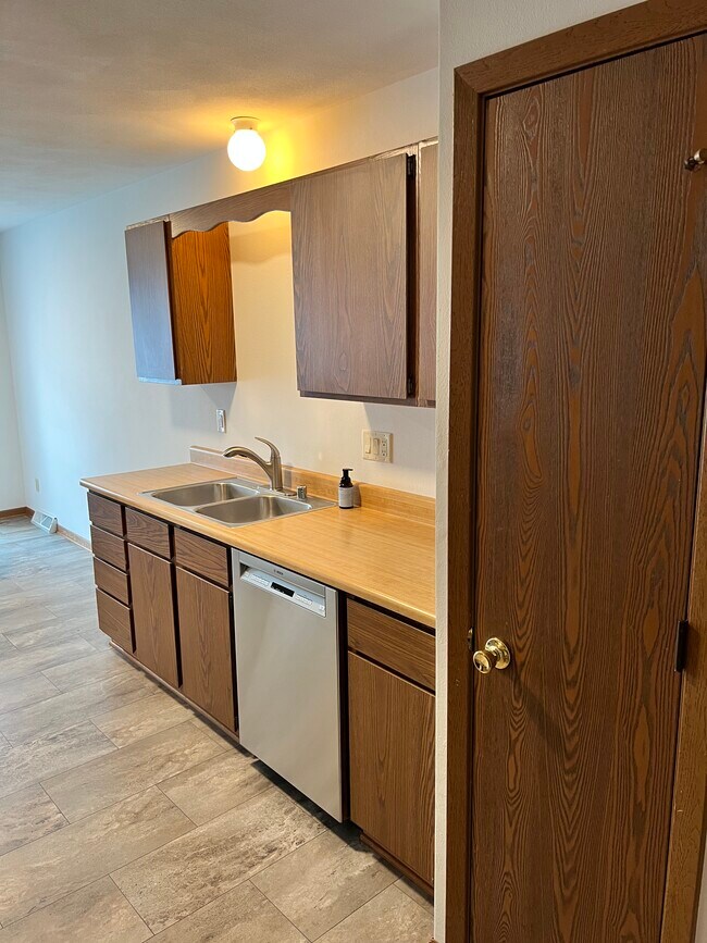 1102 Sausalito Dr Unit 1102, Waunakee, WI 53597 Condo for Rent in