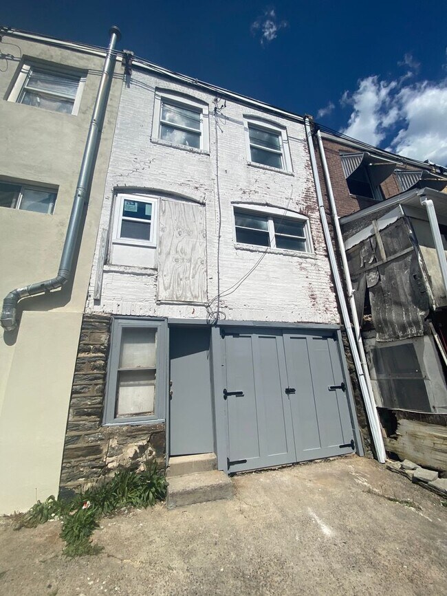 Building Photo - All New 3 Bedroom Remodel in Upper Darby w...