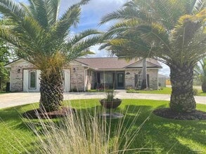 Building Photo - 3244 Spanish Cove Dr N