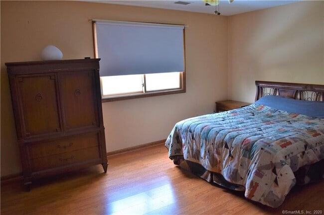 Building Photo - 12 Oak Forest Dr
