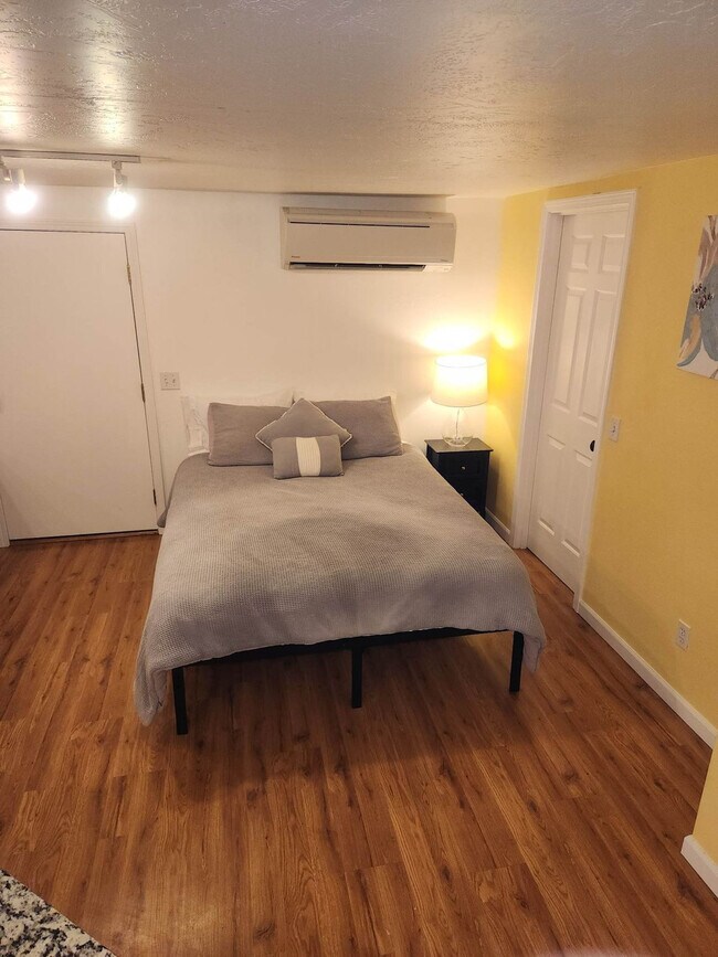 Foto del edificio - 1428 Crown Ave