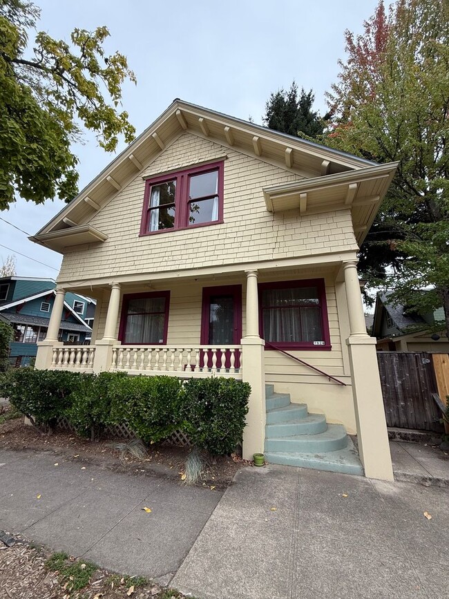 Building Photo - 7824 SE 11th Ave