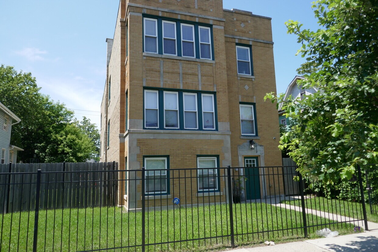 Primary Photo - 1832 Dodge Ave