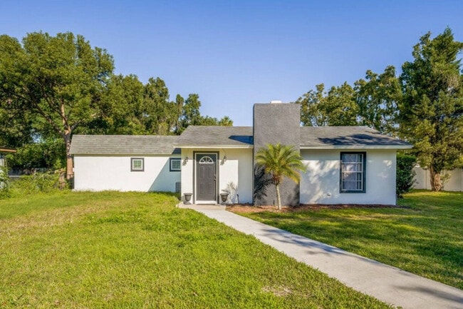 Building Photo - 2233 E Kaley Ave