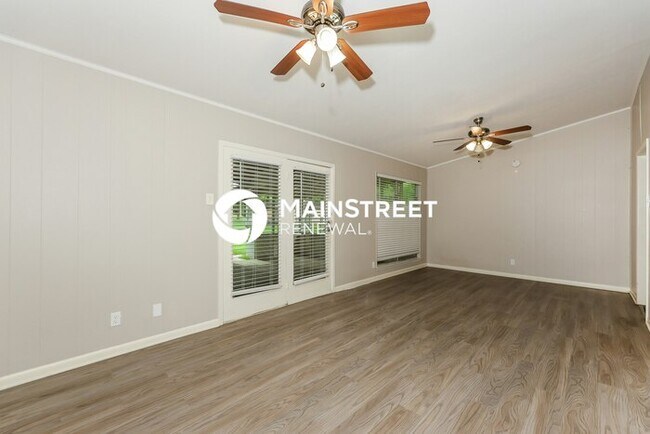 Building Photo - 4 Bedroom Pet-Friendly Home in Lancaster, TX with Main Street Renewal