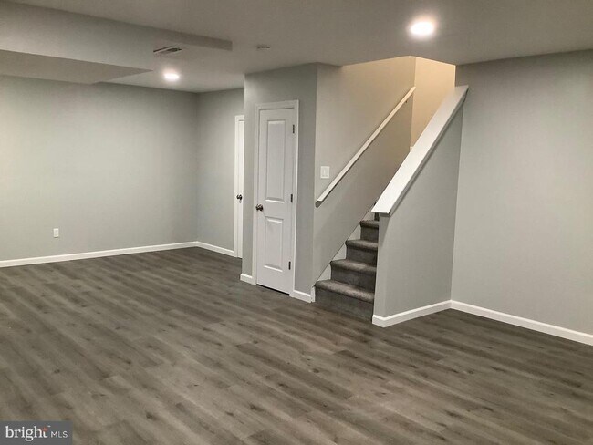 Building Photo - 235 Balin Ct