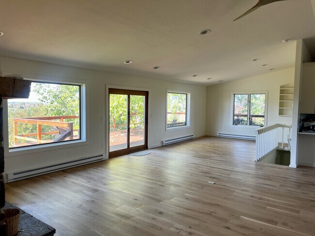 Sala de estar - 5014 Justin Ln