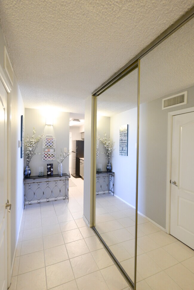 Entry with Closet - 1020 15th St