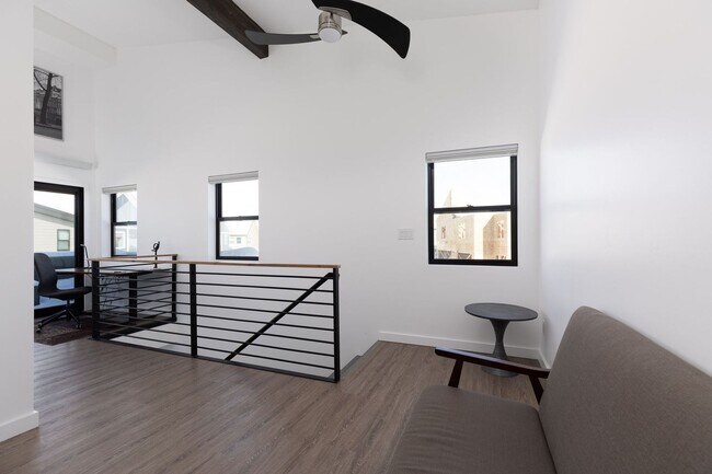 Building Photo - Fully Furnished - 2 bedroom / 2.5 unit in ...