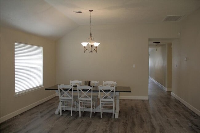 Foto del edificio - 1803 Edinburg Ave