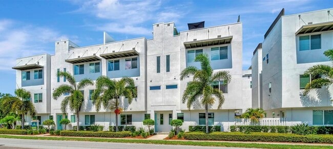 Building Photo - 3100 W Paul Ave