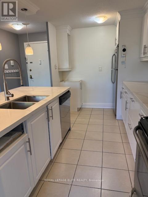 Photo du bâtiment - 3120-3120 Kirwin Ave