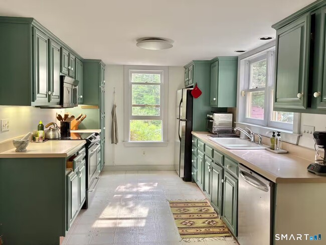 Building Photo - 895 Tolland Stage Rd