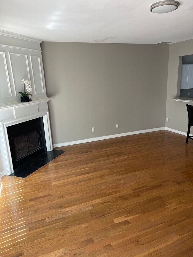 Living Room w Fireplace - 1295 Kilmington Ct