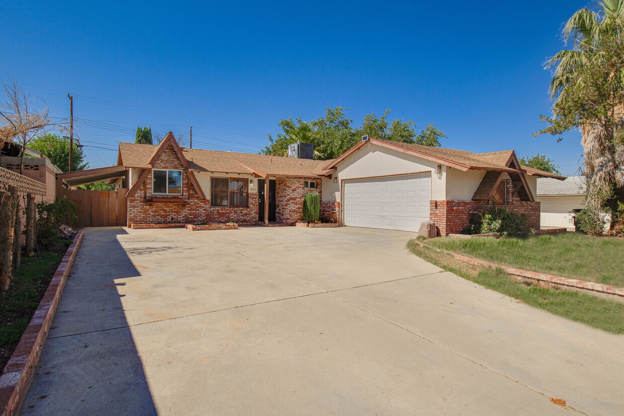 Primary Photo - 38711 Carolside Ave