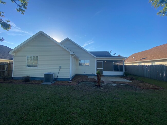 Building Photo - 221 Stirling Bridge Dr