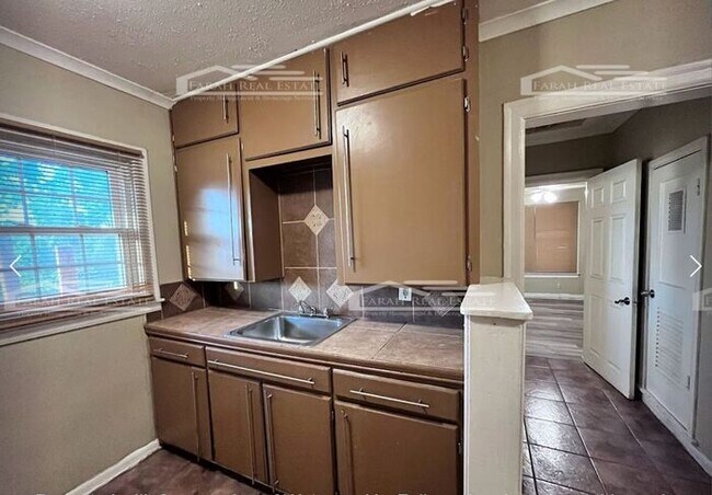 Building Photo - NOW AVAILABLE- 2 BED/1 BATH IN FORT WORTH,...